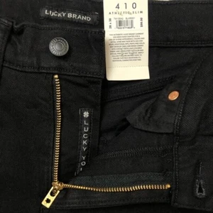 Lucky Brand Men’s 410 Athletic Slim Black Denim Jeans Size 28x30 NEW - Picture 1 of 11