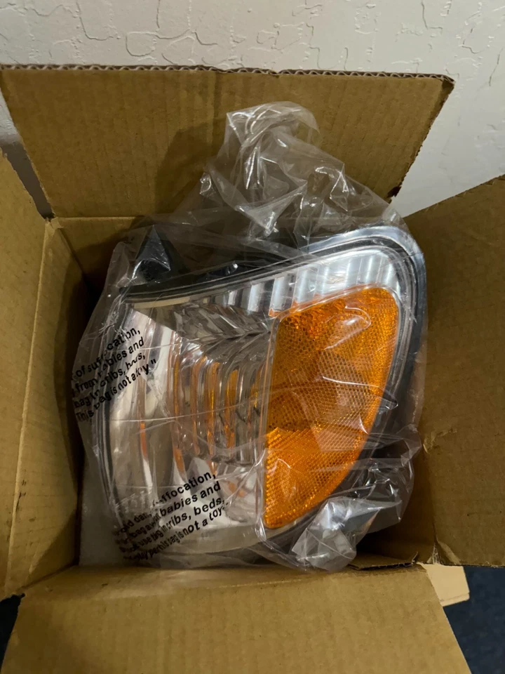 Conjunto de luz de señal delantera izquierda Toyota Tundra #81520-0C010 (se adapta a 00-04 Tundra) Foto 1 de 4