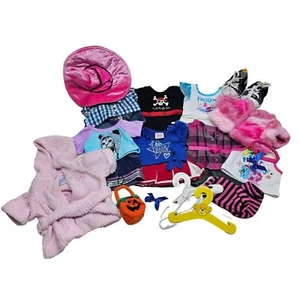 Build A Bear 27-teiliges Set Kleidung Schuhe Zubehör Träger Kleiderbügel Schleifen - Bild 1 von 20