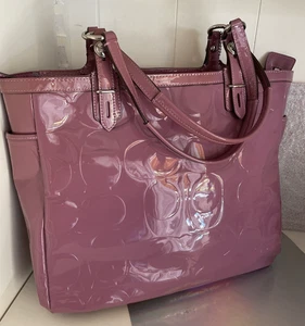 Bolso de hombro COACH charol firma monograma F15245 rosa - Imagen 1 de 16
