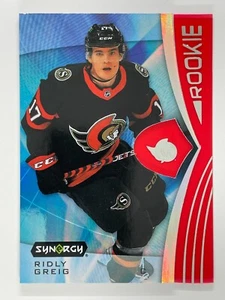 Ridly Greig - 2023-24 UD Synergy Red Rookie Unscratched Bounty - Senators - Bild 1 von 3