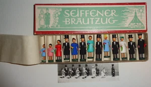TOPZUSTAND Erzgebirge Holzkunst ~~ SEIFFENER BRAUTZUG ~~ Dregeno Nr.232/20 DDR - Bild 1 von 6