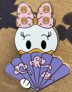 2024 Disney Mystery Box Folding Fans Daisy Duck Face Pin - Picture 1 of 2