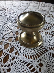 LARGE AGED BRASS VINTAGE ROUND DOOR KNOB. RECLAIMED - Picture 1 of 6