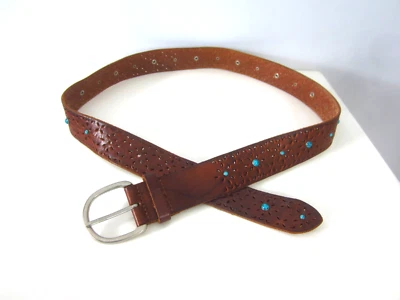 Cinturón de cuero perforado floral marrón grande Aeropostale para mujer azul con cuentas 34" - 38" Foto 1 de 4