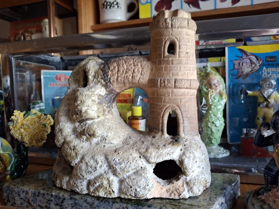 Antigua pecera de acuario vintage de 1900 castillo de arcilla de cerámica americana de 7 1/2" de alto Foto 1 de 4