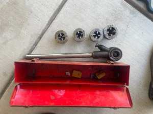 Toledo 6 Piece Pipe Threading Tool Set with additional Dies& Steel Box 1/8"-3/4" - Picture 1 of 3