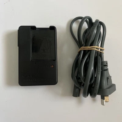 Genuine Casio BC-11L Battery Charger for Casio NP-20DBA Battery - Image 1 of 4
