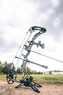 Mathews VXR 31.5 Green Ambush RH 70lbs 30 Draw Compound Bow - Image 1 of 4