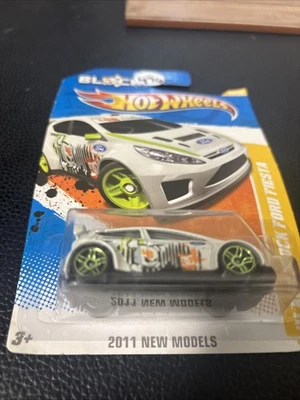 Hot Wheels Blanco 11 Ken Block Ford Fiesta 40/244 11 Nuevo Modelo 40/50 Foto 1 de 3