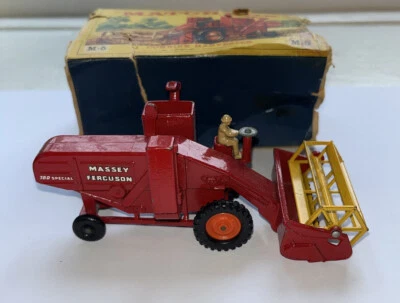 Lesney MATCHBOX M-5 Combine Harvester +Original Box Lesney - Image 1 of 4
