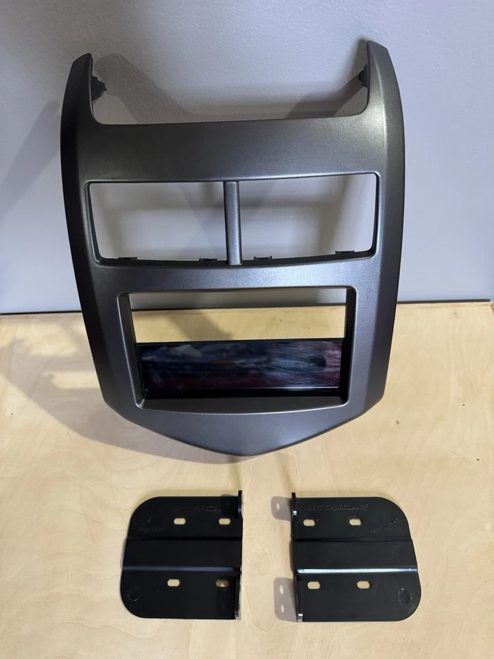 Scosche GM5204B 雪佛兰 Sonic 双 DIN 和 DIN 带填充板(黑色) — 第 1/4 张图片