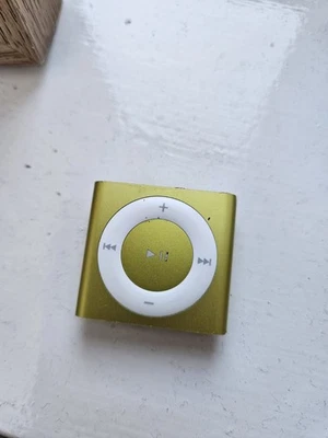 iPod Shuffle 4th Generation 2GB - Image 1 of 2
