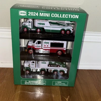 Mini colección Hess 2024 ambulancia camión de juguete y remolque camión y jet Foto 1 de 4