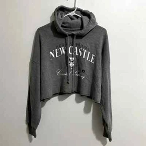 NWT Hollister Gray New Hampshire Graphic Cropped Hoodie Sweatshirt Womens Medium - Picture 1 of 5