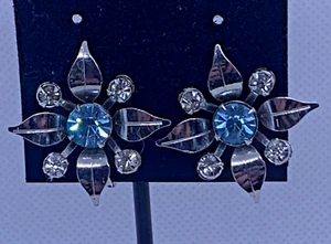 Vintage Bugbee & Niles Silver Tone Blue Rhinestone Screw Back Costume Earrings - Picture 1 of 5