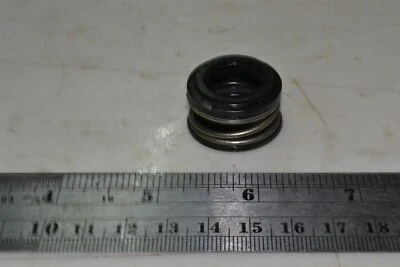 Kawasaki Ninja ZX 6R ZX 9R Water Pump Plate Mechanical Seal 49063-1002 1995-2000 - Imagem 1 de 3