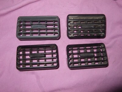 Juego de cuatro rejillas de ventilación para tablero Toyota RAV4 96-00 OEM 1996 2000 usado #1953 Foto 1 de 2