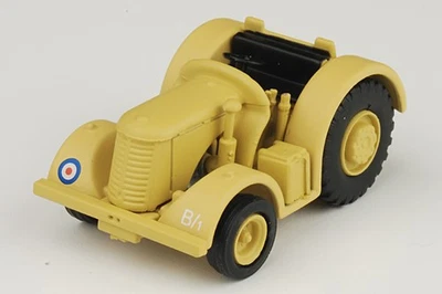 Oxford Diecast 1/76 Aircraft Tug Truck RAF - Image 1 of 2