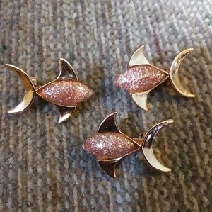 Juego de 3 prendedores dispersos de peces de colección tono oro rosa tono cobre brillo cabujón 1"L×3/4"H - Imagen 1 de 8