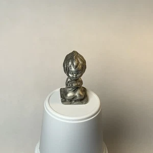 Punze feines Zinn kleine Galerie betendes Kind  - Bild 1 von 3