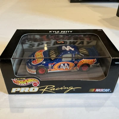 Hot Wheels Pro Racing 1997 1/43 NASCAR #44 Kyle Petty Hot Wheels Pontiac GP Foto 1 de 3