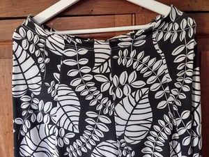 Womens SKIRT Size 12 UK LEAFY Pattern Stylish Black & White UK seller - Picture 1 of 10