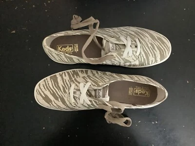 Zapatilla deportiva Keds Champion Tiger crema con cordones para mujer, talla 9 Foto 1 de 4