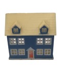 Maison de poupée bleue miniature vintage en plastique pour votre maison de poupée 2,5" H par 2,5" W