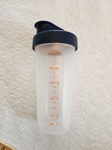 Tupperware Quick Shake 20 once Shaker per bevande con guarnizione blu arancione nuovo - Foto 1 di 11