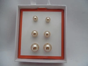 3 pair of pierced .04, .05, .07 pink stud earrings - Imagen 1 de 3