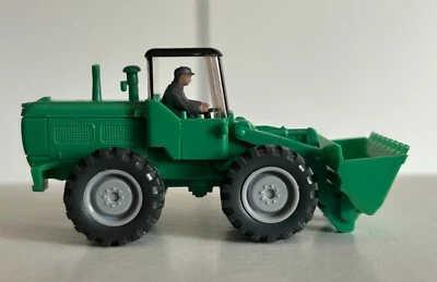 Wiking Radlader Hanomag Grün mit Fahrer 1:87  Vitrinenmodell - Bild 1 von 2