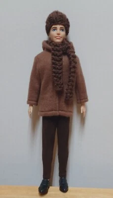 Ken 12" Muñeca Ropa Algarroba Marrón Chaqueta Dk Marrón Pantalones, Dk Marrón Sombrero y Bufanda Foto 1 de 2