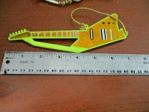 CHITARRA ELETTRICA PLASTICA GIALLA ORNAMENTO NATALE - Foto 1 di 1
