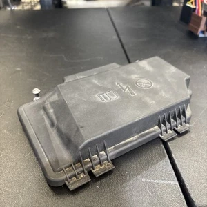 15-18 Mercedes-Benz C300 W205 Front Engine Fuse Box Relay Cover 2055400082  - Picture 1 of 3