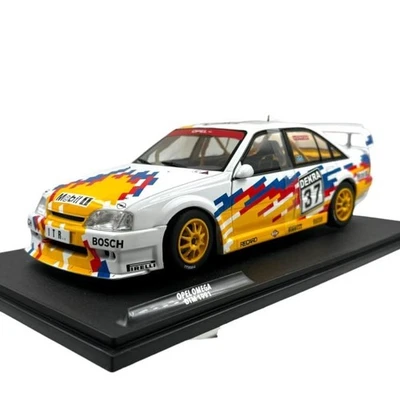Modellino Auto Solido 1/18 Opel Omega Evolution 500 DTM 1991 #37 V. Strycek - Immagine 1 di 4