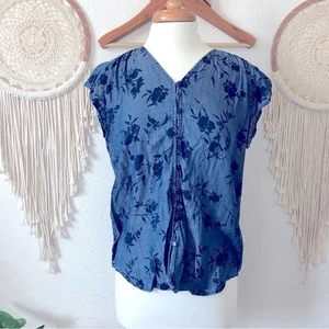 Liz Claiborne blue chambray floral print cap sleeve blouse lyocell medium - Picture 1 of 5