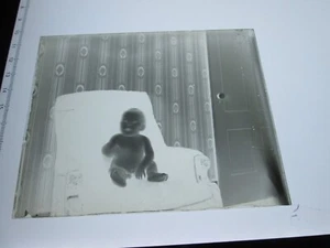 ONE EARLY 1900s ANTIQUE GLASS NEGATIVE, NEWPORT, ME, "MISC. PEOPLE #129 BABY + - Picture 1 of 1