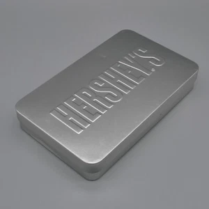 Caja de almacenamiento de lata de chocolate Hershey's tapa de metal en relieve metálica plateada 7,5"x4,5" - Imagen 1 de 15