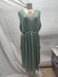 T Tahari Woman Silky Poly Dress Size 1X /TG Sage Green Sleeveless Pull Over - Picture 1 of 8