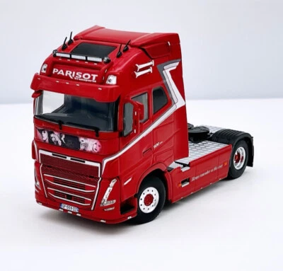 Modelos de camiones Volvo FH5 Globetrotter XL 4x2 "Parisot" WSI, escala 1:50 Foto 1 de 4
