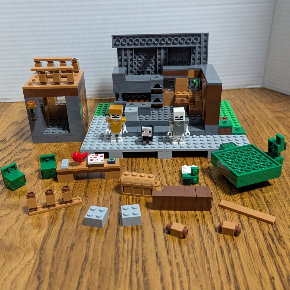 LEGO Minecraft- The First Night (21115), No Box - Image 1 of 2