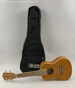 Mitchell MU40C Ukulele with Case - Picture 1 of 6