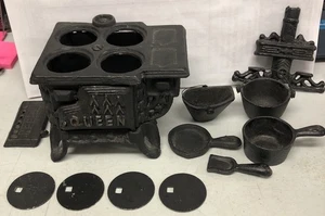 Vintage Miniature QUEEN Salesman’s Sample Wood Stove With Accessories Cast Iron - Picture 1 of 8