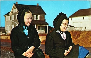 Postcard Amish Schoolgirls Amish Country Lancaster Pennsylvania Unposted Vintage - Picture 1 of 5
