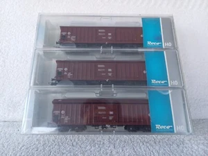 Roco HO Gauge 66042 DB Clay Wagon 4 Axle Swivel Roof Freight Cars Triple Pack - Picture 1 of 7
