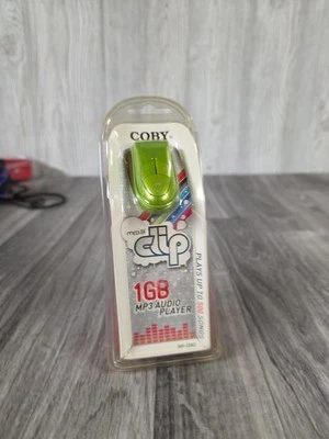 NEW SEALED RETRO VTG COBY MP3 AUDIO PLAYER 1 GB-PLAYS 500 SONGS-MP-C582 GREEN - Image 1 of 4