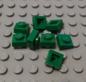 New LEGO Lot of 8 Green 1x1 Plate Pieces - Picture 1 of 1