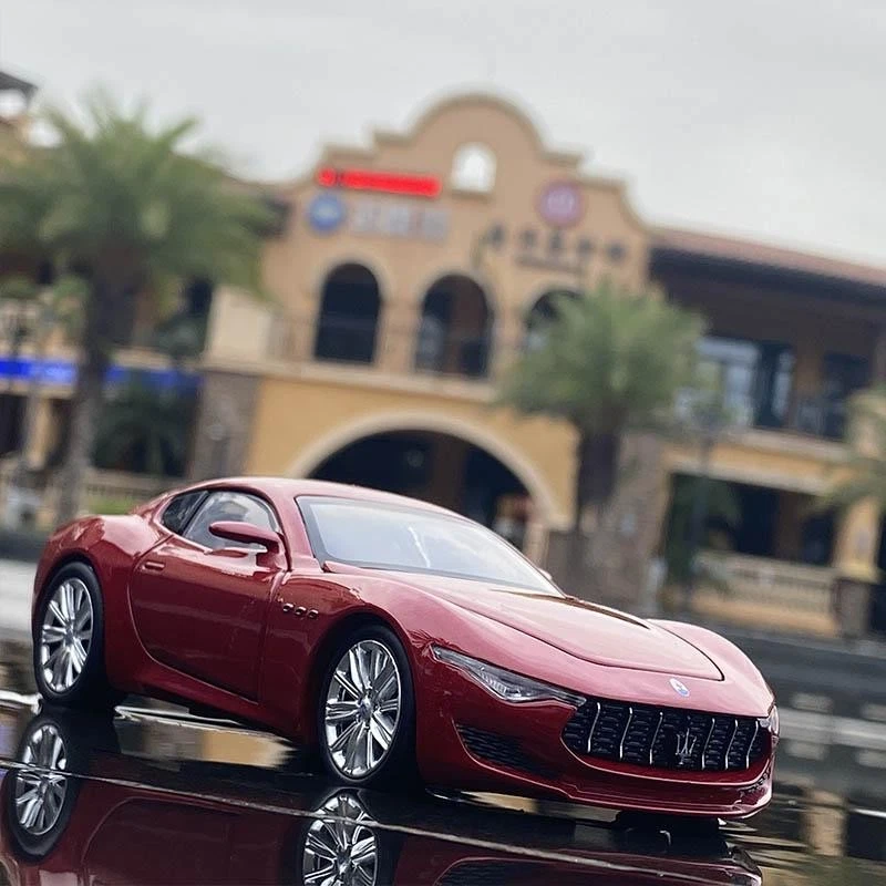 Modelo de coche deportivo de aleación fundido a presión Maserati Alfieri 1:32 juguete con sonido y luz Foto 1 de 4