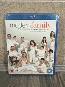 Modern Family The Complete Second Season 2 Blu-Ray - 3disc Set. 24 Episodes New - Picture 1 of 5